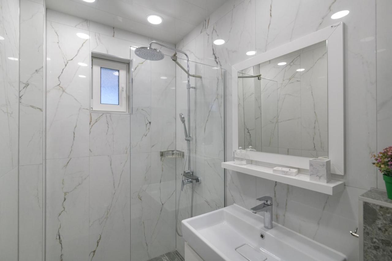 Лукс На Море Luxury Apartment In Downtown With Garage Varna Luaran gambar